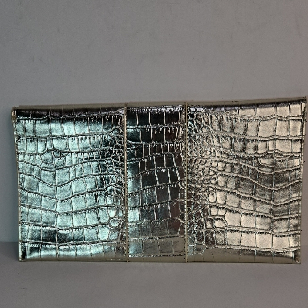 JJ Winters Nikki Metallic Crocodile Embossed Clutch Vegan NWT - Picture 4 of 10